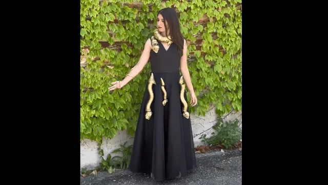 google-software-engineer-creates-worlds-first-ai-dress-with-robotic-snakes-viral-video